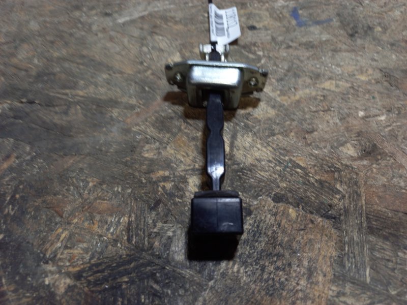 Ограничитель двери передний левый MITSUBISHI OUTLANDER XL 05-13 Б/У