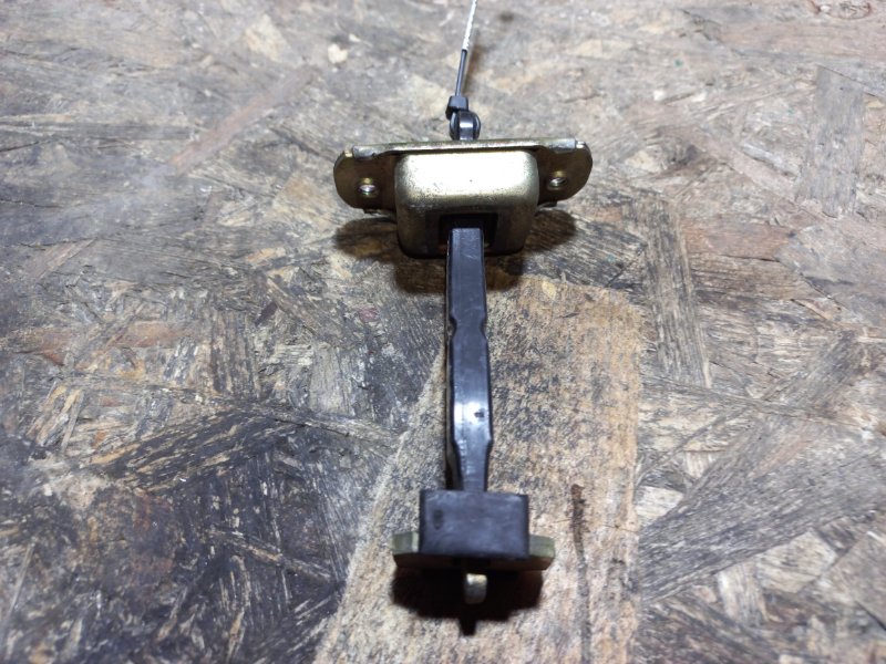 Ограничитель двери задний правый MITSUBISHI PAJERO SPORT 96-09 2001 Внедорожник 3.0 MR503536 Б/У