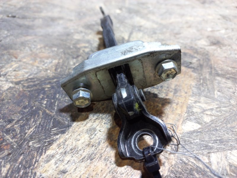 Ограничитель двери задний правый RAV4 05-12 Ограничитель двери задний правый RAV4 05-12