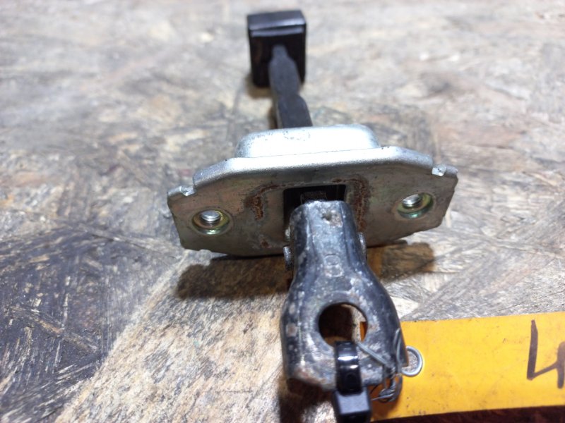 Ограничитель двери задний левый OUTLANDER XL 05-13 Ограничитель двери задний левый OUTLANDER XL 05-13