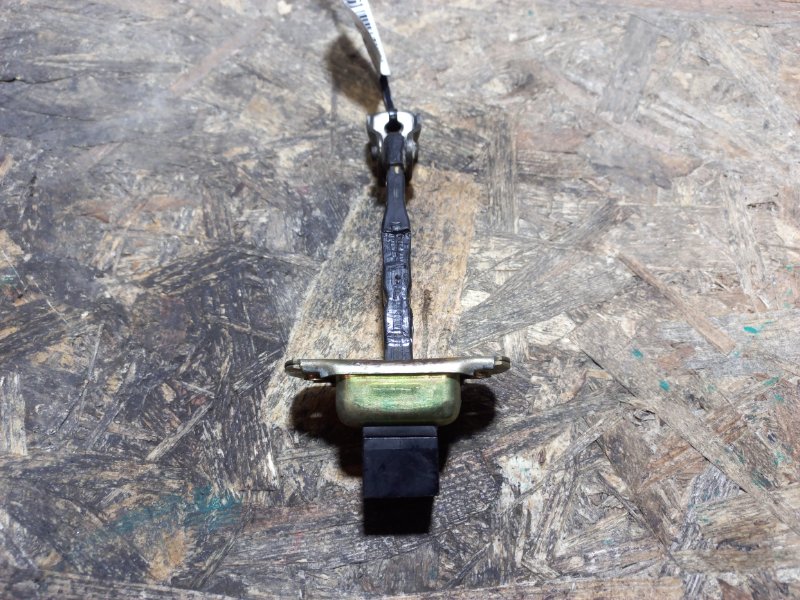 Запчасть ограничитель двери задний правый MITSUBISHI OUTLANDER 03-07 2004 Внедорожник 2.4 5702A076 Б/У Ограничитель двери задний правый MITSUBISHI OUTLANDER 03-07 2004 Внедорожник 2.4 5702A076 Б/У