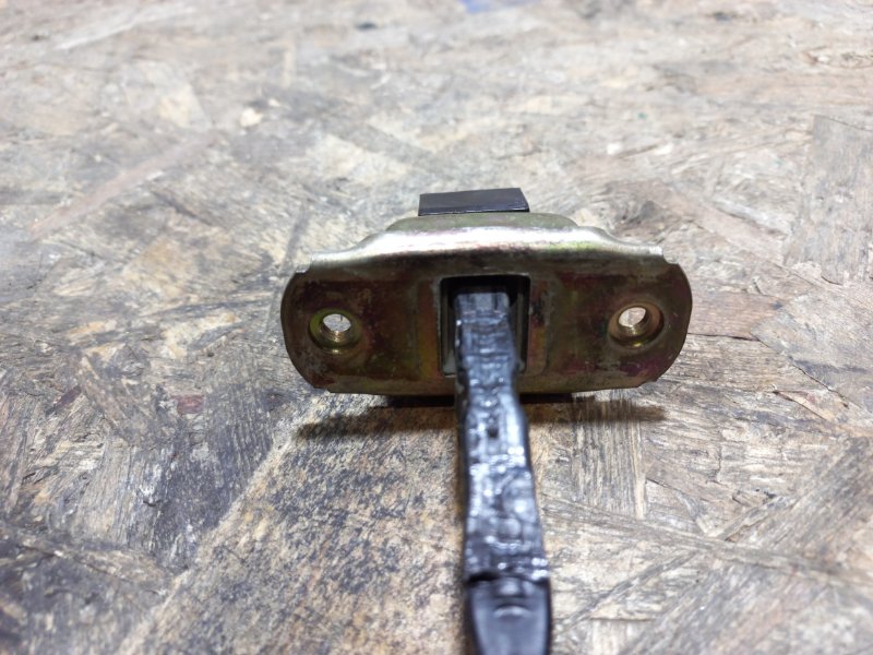 Ограничитель двери задний правый OUTLANDER 03-07 2004 Внедорожник 2.4 Ограничитель двери задний правый OUTLANDER 03-07 2004 Внедорожник 2.4