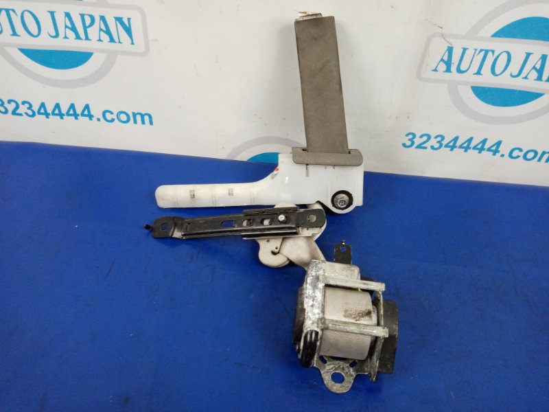 Ремень безопасности передний левый LEAF 10-17 ZE0