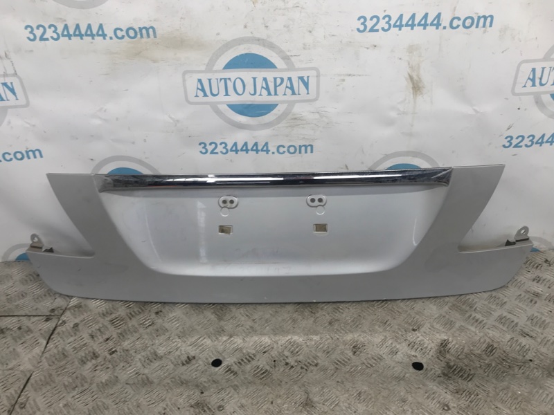 Накладка крышки багажника задняя LEXUS LS460 06-12 76801-50040 Б/У