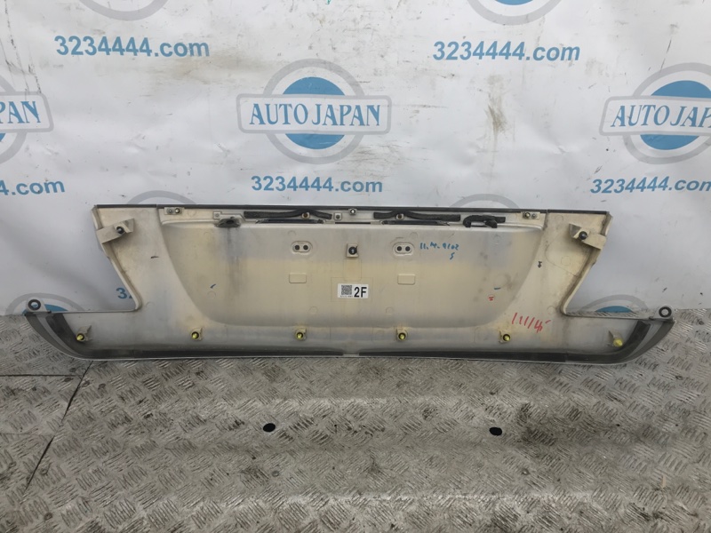 Накладка крышки багажника задняя LS460 06-12