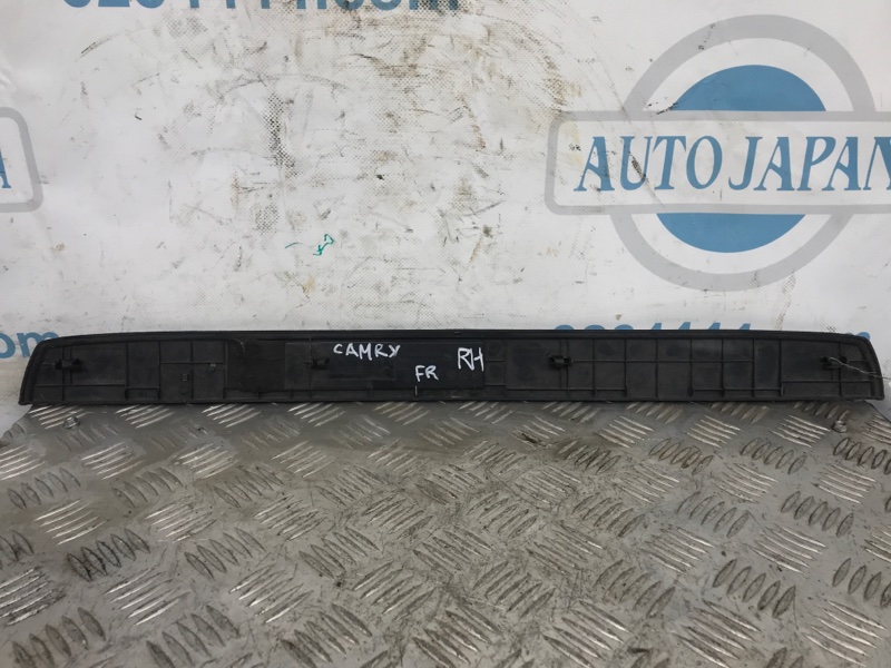 Накладка порога внутрення передняя правая TOYOTA CAMRY 70 17-