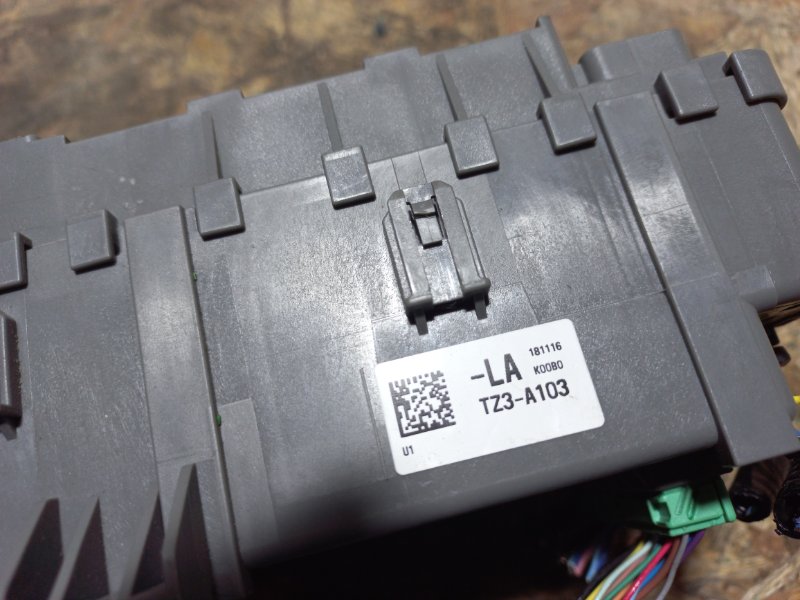 Блок предохранителей салон TLX 14-17 Седан