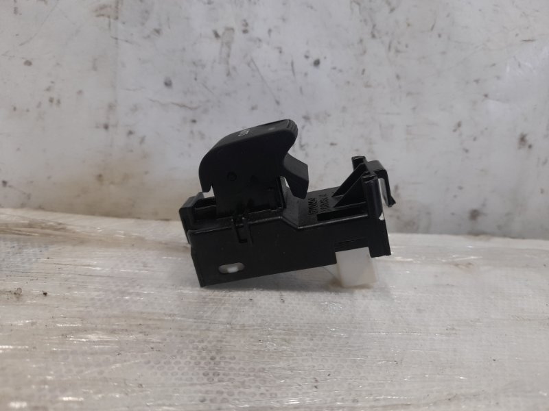 Кнопка стеклоподъемника задняя левая TOYOTA PRIUS - 30 09-17 Хэтчбек 1.8 2ZR-FXE Кнопка стеклоподъемника задняя левая TOYOTA PRIUS - 30 09-17 Хэтчбек 1.8 2ZR-FXE