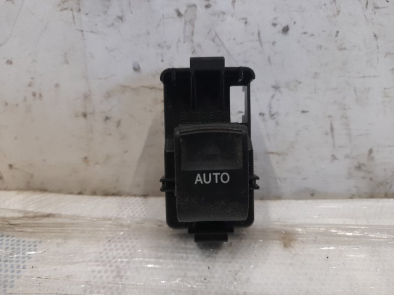 Кнопка стеклоподъемника передняя правая PRIUS - 30 09-17 2010 Хэтчбек 1.8 2ZR-FXE