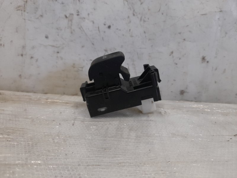 Кнопка стеклоподъемника передняя правая PRIUS - 30 09-17 2010 Хэтчбек 1.8 2ZR-FXE