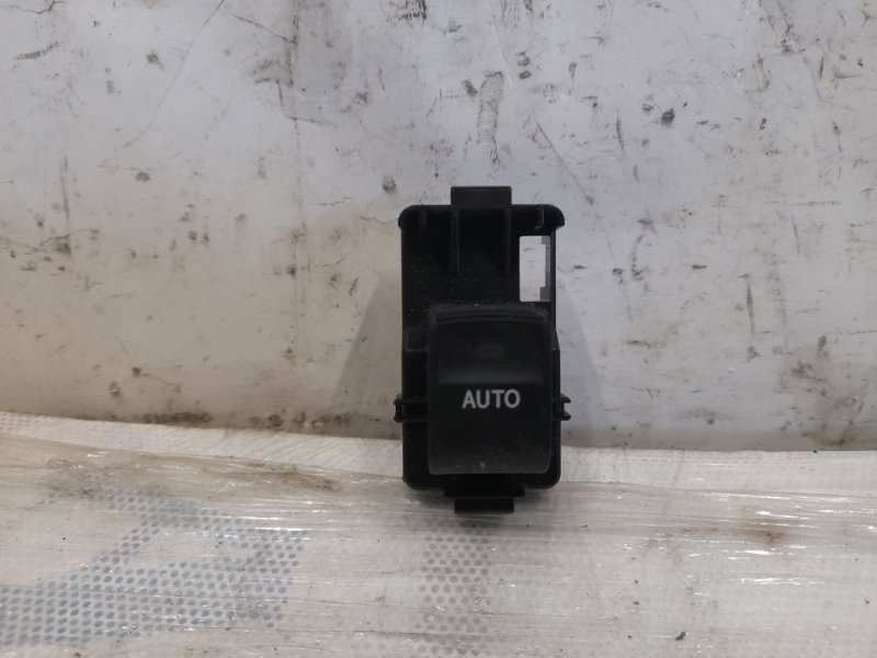 Запчасть кнопка стеклоподъемника задняя правая TOYOTA PRIUS - 30 09-17 2010 Хэтчбек 1.8 2ZR-FXE 84810-33120 Б/У Кнопка стеклоподъемника задняя правая TOYOTA PRIUS - 30 09-17 2010 Хэтчбек 1.8 2ZR-FXE 84810-33120 Б/У