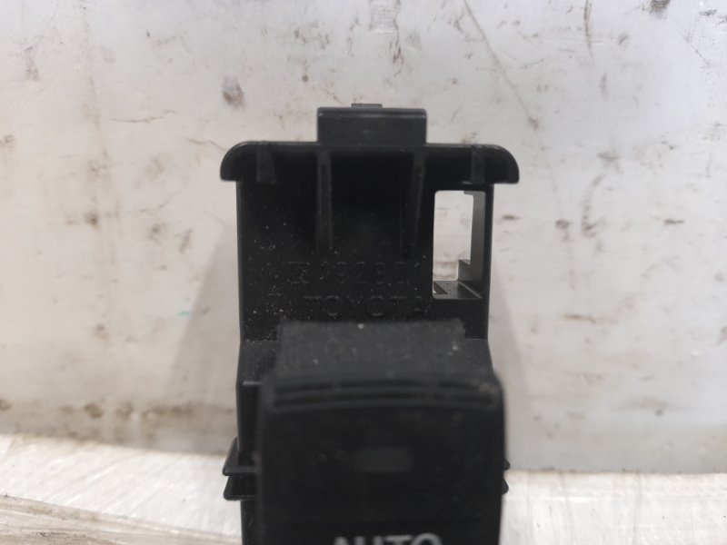 Кнопка стеклоподъемника задняя правая TOYOTA PRIUS - 30 09-17 Хэтчбек 1.8 2ZR-FXE Кнопка стеклоподъемника задняя правая TOYOTA PRIUS - 30 09-17 Хэтчбек 1.8 2ZR-FXE