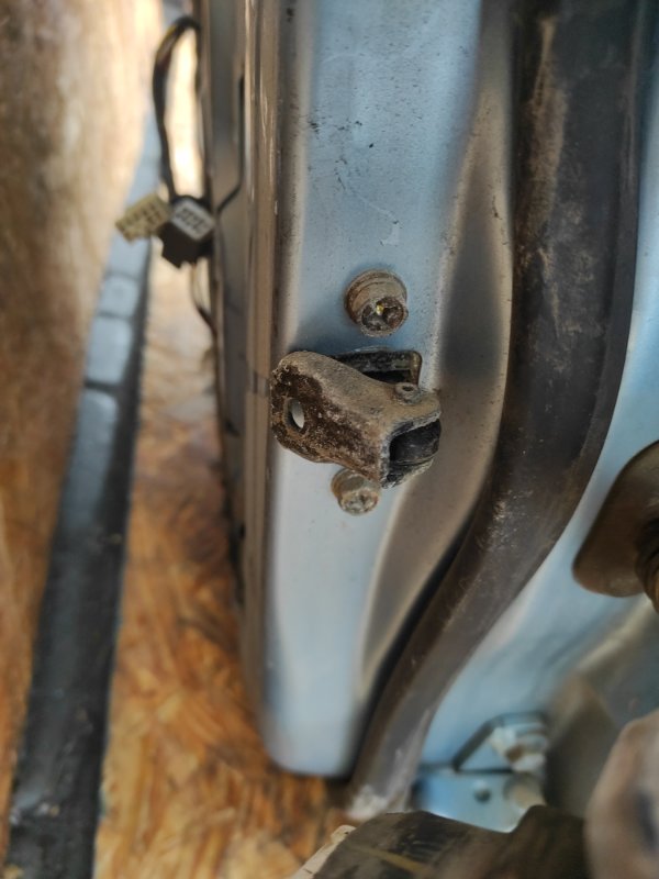 Запчасть ограничитель двери задний левый MITSUBISHI LANCER IX 9 03-07 MR473583 Б/У Ограничитель двери задний левый MITSUBISHI LANCER IX 9 03-07 MR473583 Б/У