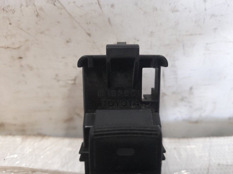 Кнопка стеклоподъемника передняя правая TOYOTA RAV4 05-12 Внедорожник 2.0 1AZ-FSE Кнопка стеклоподъемника передняя правая TOYOTA RAV4 05-12 Внедорожник 2.0 1AZ-FSE