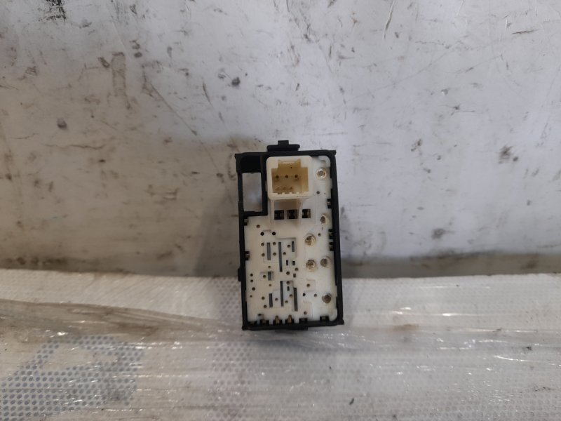 Кнопка стеклоподъемника передняя правая RAV4 05-12 2008 Внедорожник 2.0 1AZ-FSE Кнопка стеклоподъемника передняя правая RAV4 05-12 2008 Внедорожник 2.0 1AZ-FSE