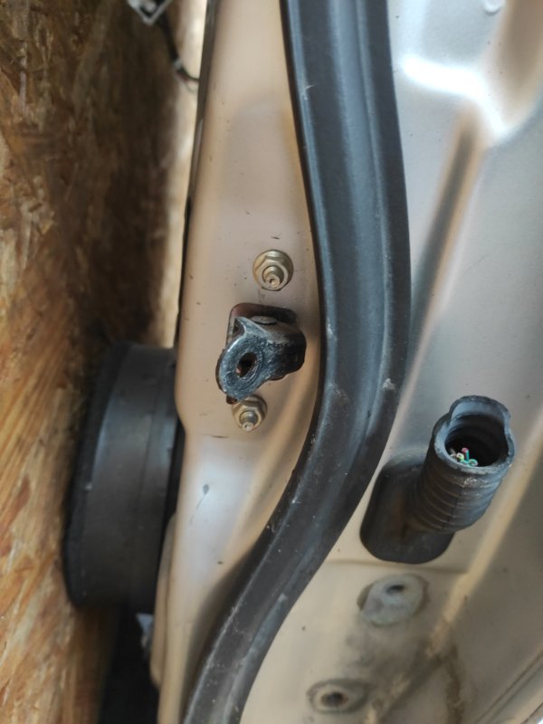 Ограничитель двери задний левый SUBARU FORESTER SH 07-12 Внедорожник Б/У