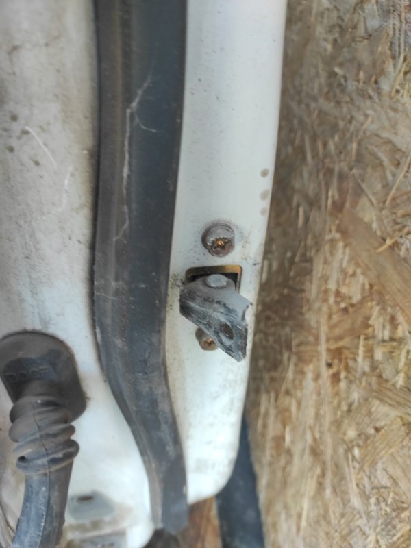 Запчасть ограничитель двери задний правый MITSUBISHI LANCER IX 9 03-07 MR473583 Б/У Ограничитель двери задний правый MITSUBISHI LANCER IX 9 03-07 MR473583 Б/У