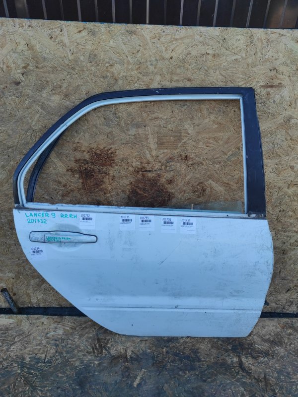Ограничитель двери задний правый MITSUBISHI LANCER IX 9 03-07 Ограничитель двери задний правый MITSUBISHI LANCER IX 9 03-07