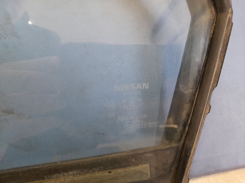 Стекло двери глухое заднее левое NISSAN TIIDA/VERSA C11 04-11 Седан 1.8 MR18DE