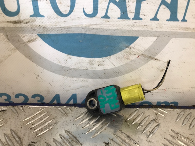 Датчик удара передний левый CAMRY 40 06-11