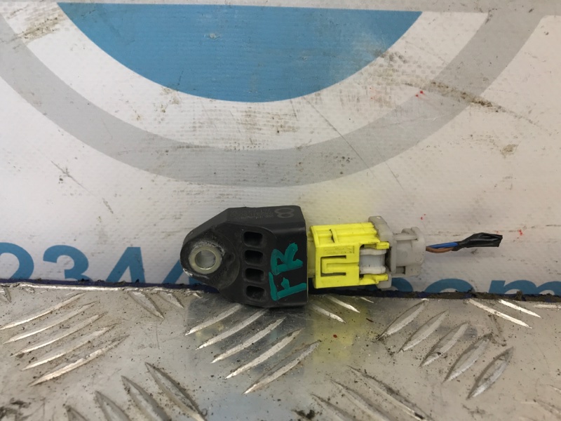 Датчик удара передний правый SUBARU FORESTER SH 07-12 98231FG000 Б/У