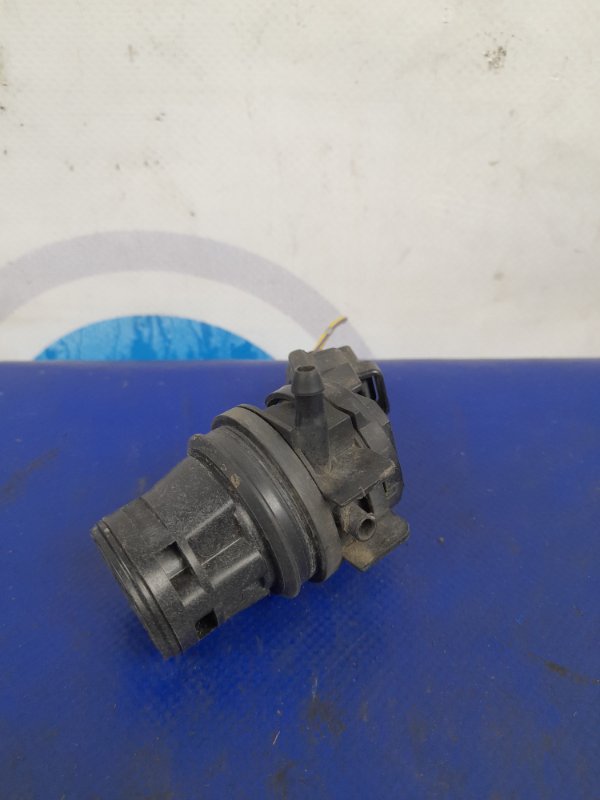 Насос омывателя стекла CX-7 06-12 Насос омывателя стекла CX-7 06-12