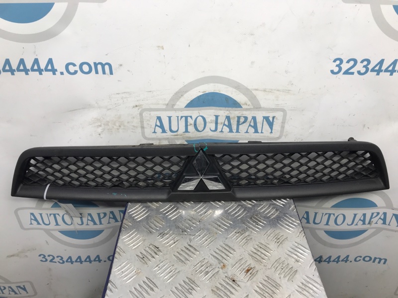 Решетка радиатора MITSUBISHI LANCER X 10 07-15 Б/У