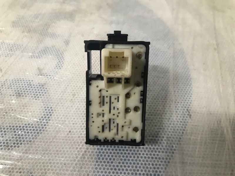 Кнопка стеклоподъемника задняя правая TOYOTA RAV4 05-12 Внедорожник 2.0 1AZ-FSE Кнопка стеклоподъемника задняя правая TOYOTA RAV4 05-12 Внедорожник 2.0 1AZ-FSE