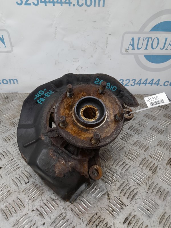 Кулак поворотный передний правый CAMRY 40 06-11