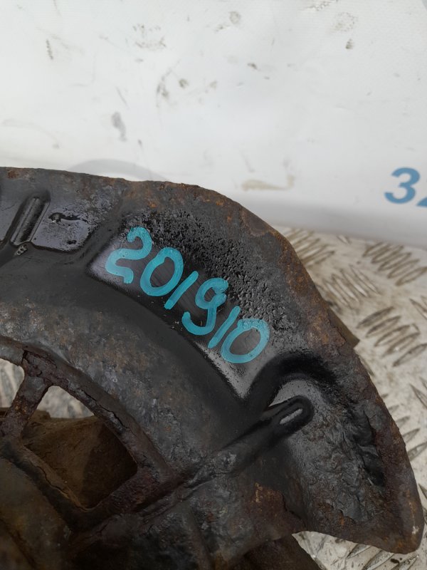 Кулак поворотный передний правый TOYOTA CAMRY 40 06-11