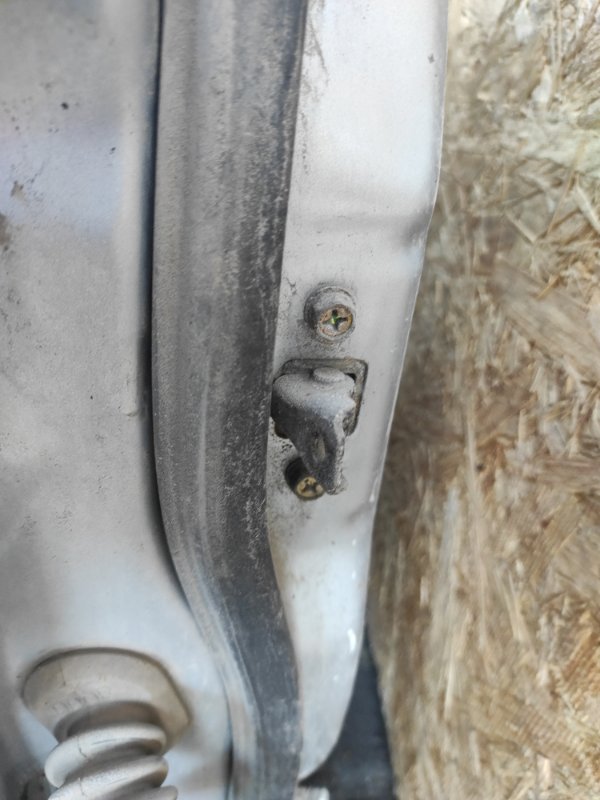 Ограничитель двери передний правый MITSUBISHI LANCER IX 9 03-07 Б/У