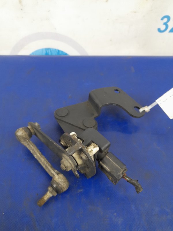 Запчасть датчик положения кузова MITSUBISHI GRANDIS 03-11 NA4W 2.4 MR971025 Б/У Датчик положения кузова MITSUBISHI GRANDIS 03-11 NA4W 2.4 MR971025 Б/У