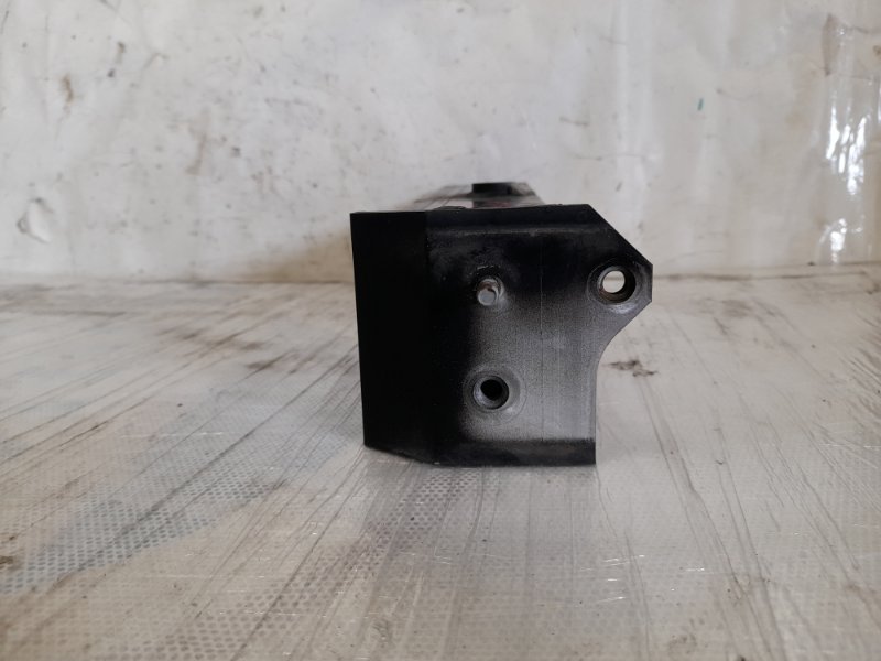 Кронштейн усилителя переднего бампера передний левый LEXUS LS460 06-12 Седан 4.6 1UR-FSE