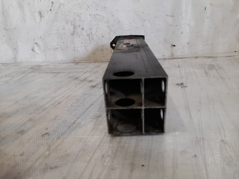 Кронштейн усилителя переднего бампера передний левый LS460 06-12 2011 Седан 4.6 1UR-FSE