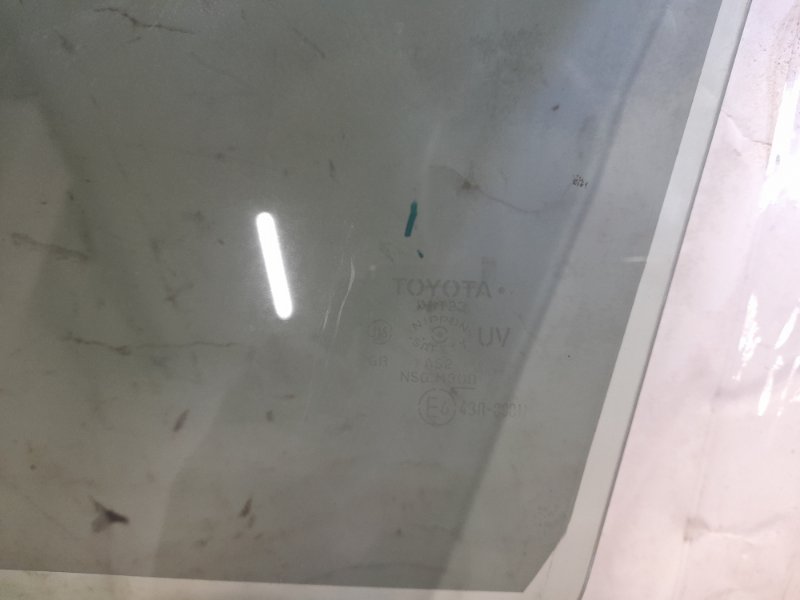 Стекло двери переднее правое COROLLA 150 06-13 2009 Седан 1.8 2ZR-FE