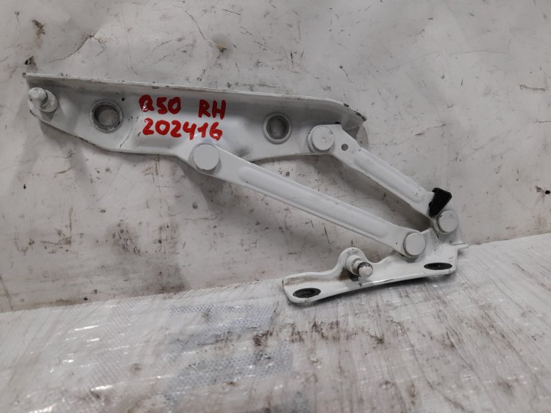 Петля крышки багажника правая INFINITI Q50 15-20 2015 Седан 3.7 VQ37VHR 84400-1MA0A Б/У