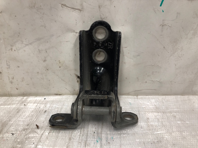 Петля двери нижняя задняя правая SUBARU FORESTER 12-19 Внедорожник 2.5 FB25