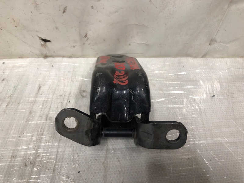 Петля двери нижняя задняя правая FORESTER 12-19 2015 Внедорожник 2.5 FB25