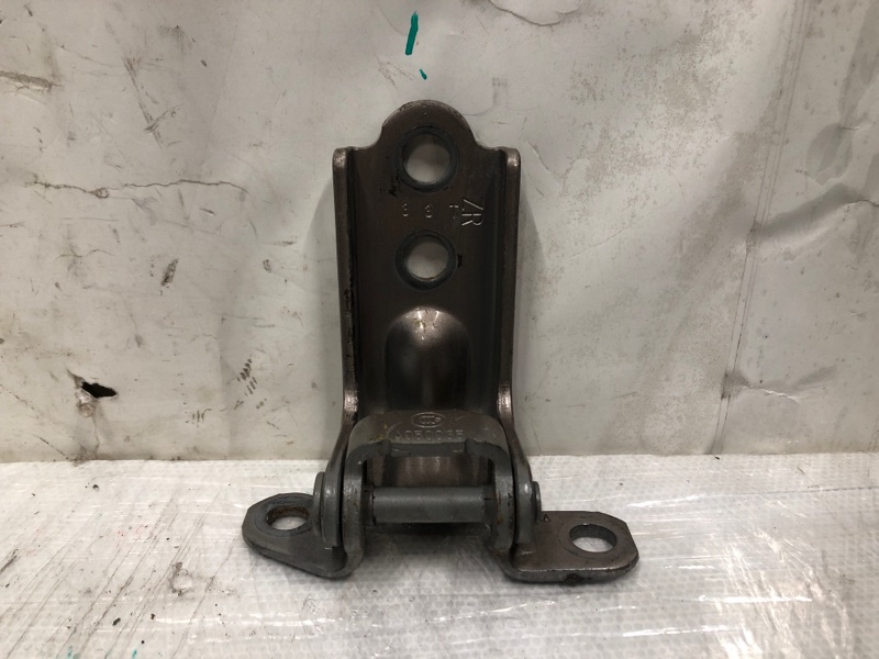 Петля двери нижняя задняя левая SUBARU FORESTER 12-19 Внедорожник 2.5 FB25