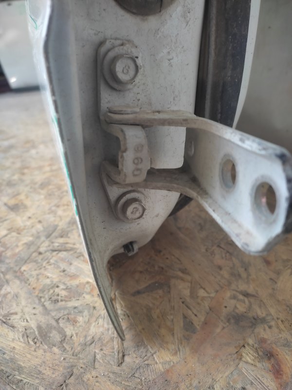 Петля двери нижняя передняя правая MITSUBISHI LANCER IX 9 03-07 MR302270 Б/У