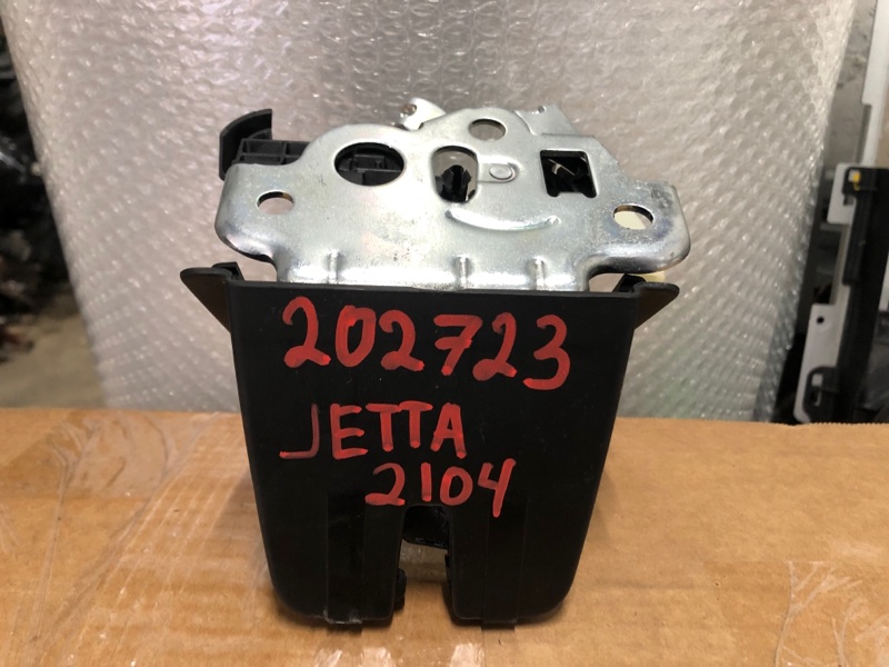 Замок крышки багажника VOLKSWAGEN JETTA USA 10-17 2017 Седан 1.4L TSI I-4 Turbocharged 17A 827 505 Б/У