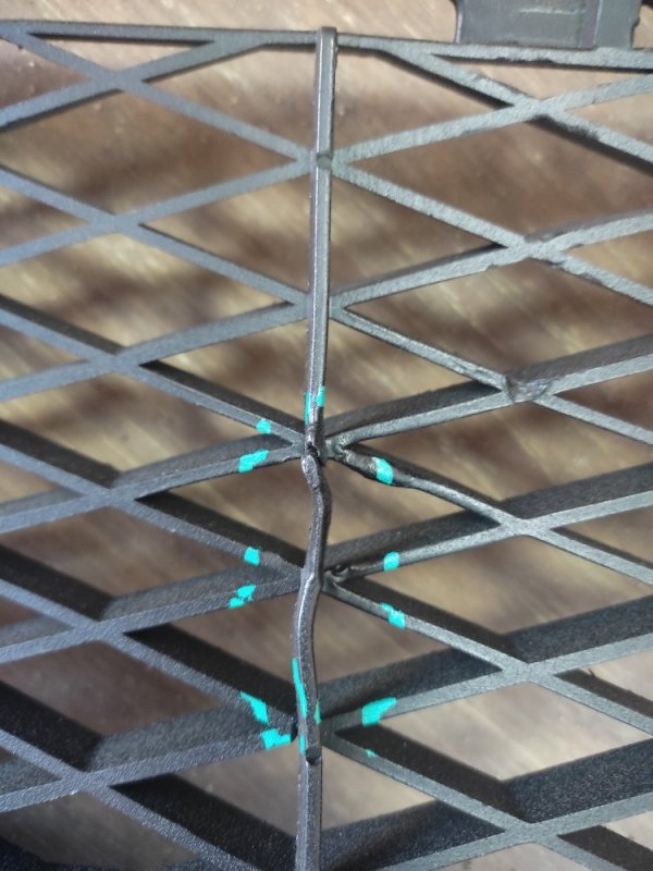 Решетка переднего бампера 3 BK 03-08 Решетка переднего бампера 3 BK 03-08