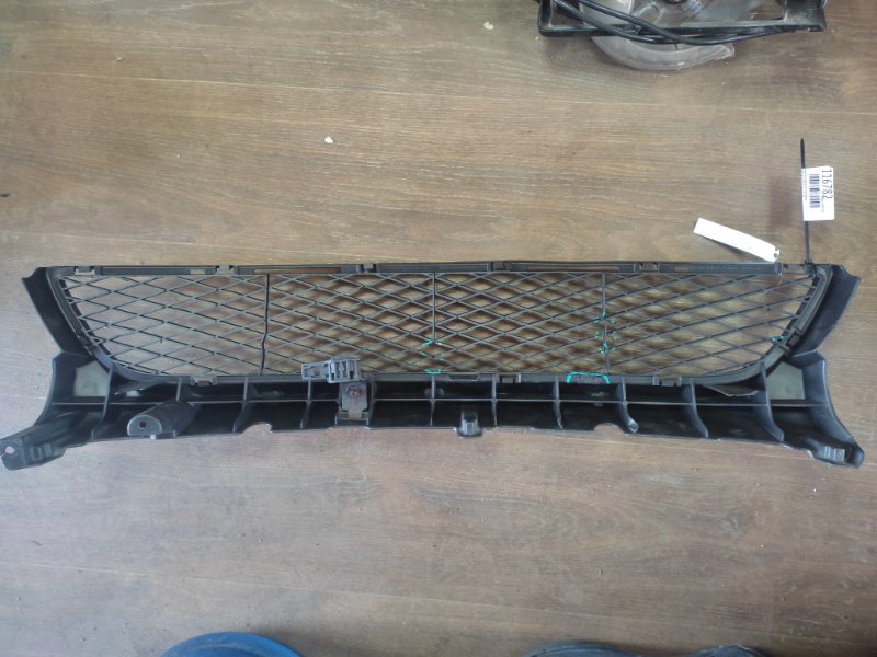 Решетка переднего бампера 3 BK 03-08 Решетка переднего бампера 3 BK 03-08