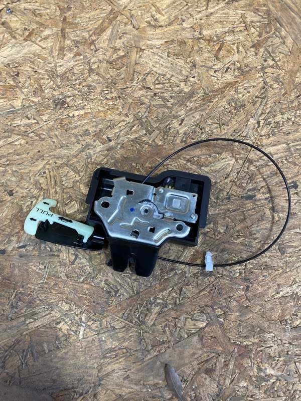 Замок крышки багажника задний INFINITI Q50 20- Седан 3.0 VR30DDTT