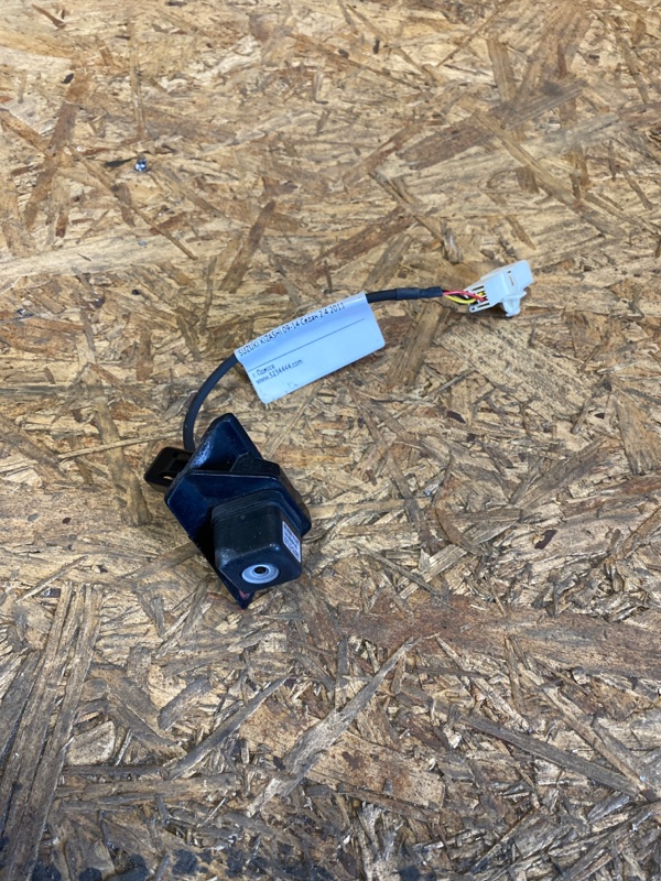 Камера заднего вида задняя SUZUKI KIZASHI 09-14 2011 Седан 2.4 39970-57L02 Б/У