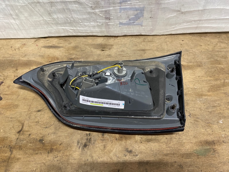 Фонарь внутренний задний левый JEEP CHEROKEE 14- Wagon 2.4L I4 FI DOHC 16V NF4 Фонарь внутренний задний левый JEEP CHEROKEE 14- Wagon 2.4L I4 FI DOHC 16V NF4