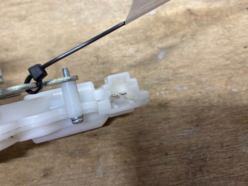 Замок крышки багажника задний JEEP CHEROKEE 14- Wagon 2.4L I4 FI DOHC 16V NF4 Замок крышки багажника задний JEEP CHEROKEE 14- Wagon 2.4L I4 FI DOHC 16V NF4