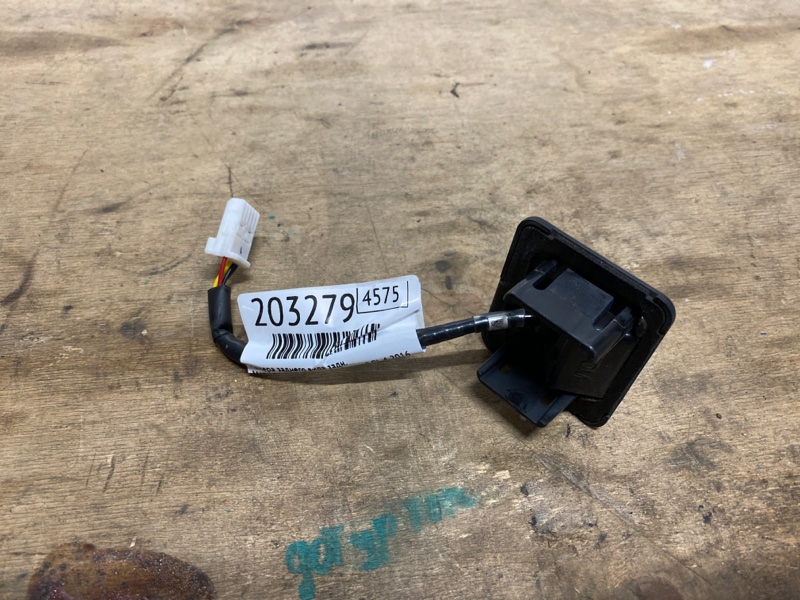 Запчасть камера заднего вида задняя MAZDA 3 BM 13-19 2016 Седан 2.0L 4 BHN1-67-RC0A Б/У Камера заднего вида задняя MAZDA 3 BM 13-19 2016 Седан 2.0L 4 BHN1-67-RC0A Б/У