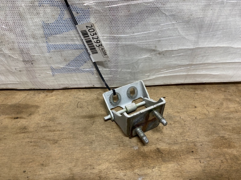 Петля крышки багажника задняя правая FORD FOCUS 10-18 2013 Хетчбек 2.0 C20HDEX CP9Z-5842900-A Б/У