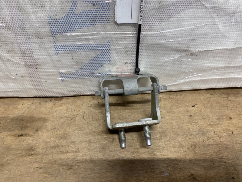 Петля крышки багажника задняя правая FOCUS 10-18 2013 Хетчбек 2.0 C20HDEX